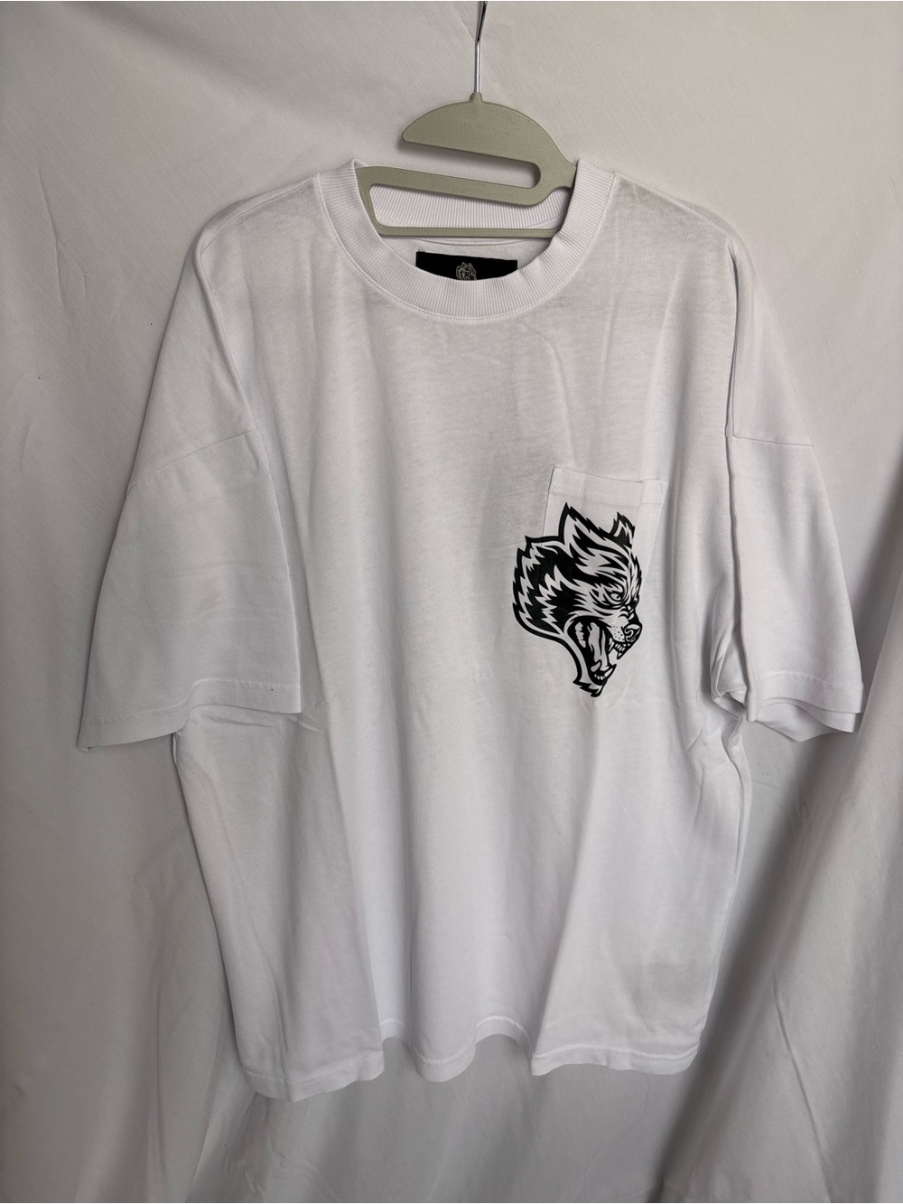 NWT Darc Sport HOUSE OF WOLVES PREMIUM
POCKET TEE- Size Large
